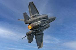 Fifty-f35-fighter-sky